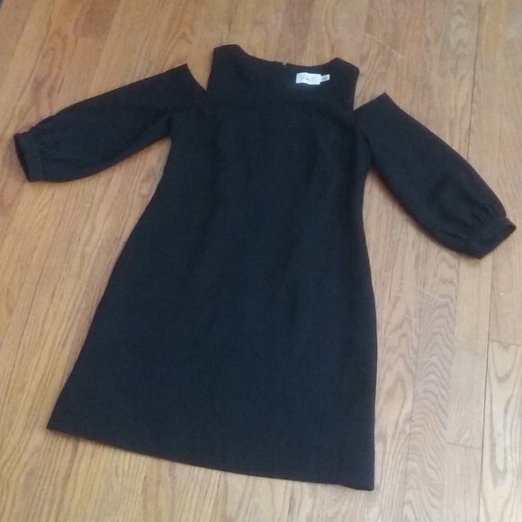 Eliza J Dresses & Skirts - Eliza J Exposed Shoulder Dress